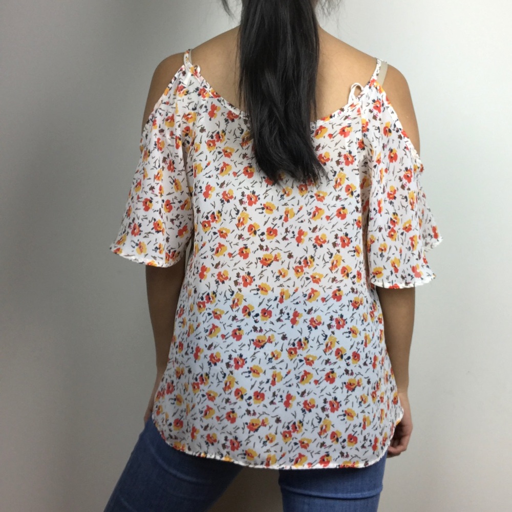 Floral cold shoulder top!! - Picture 7 of 8